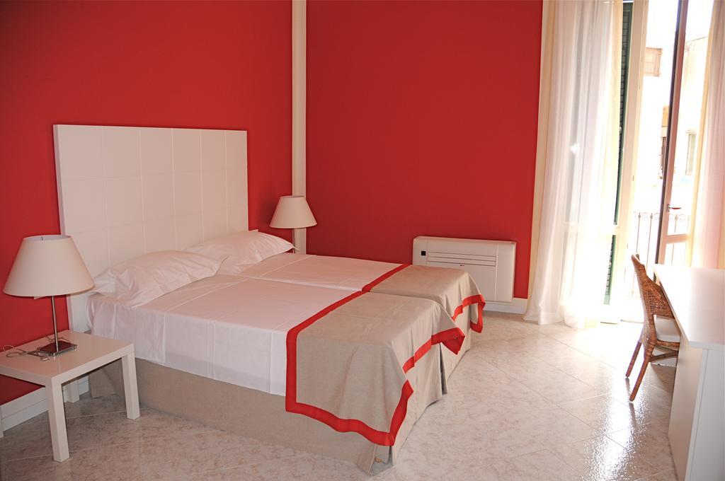 Albachiara Suite Rooms - City Center Trapani Rum bild